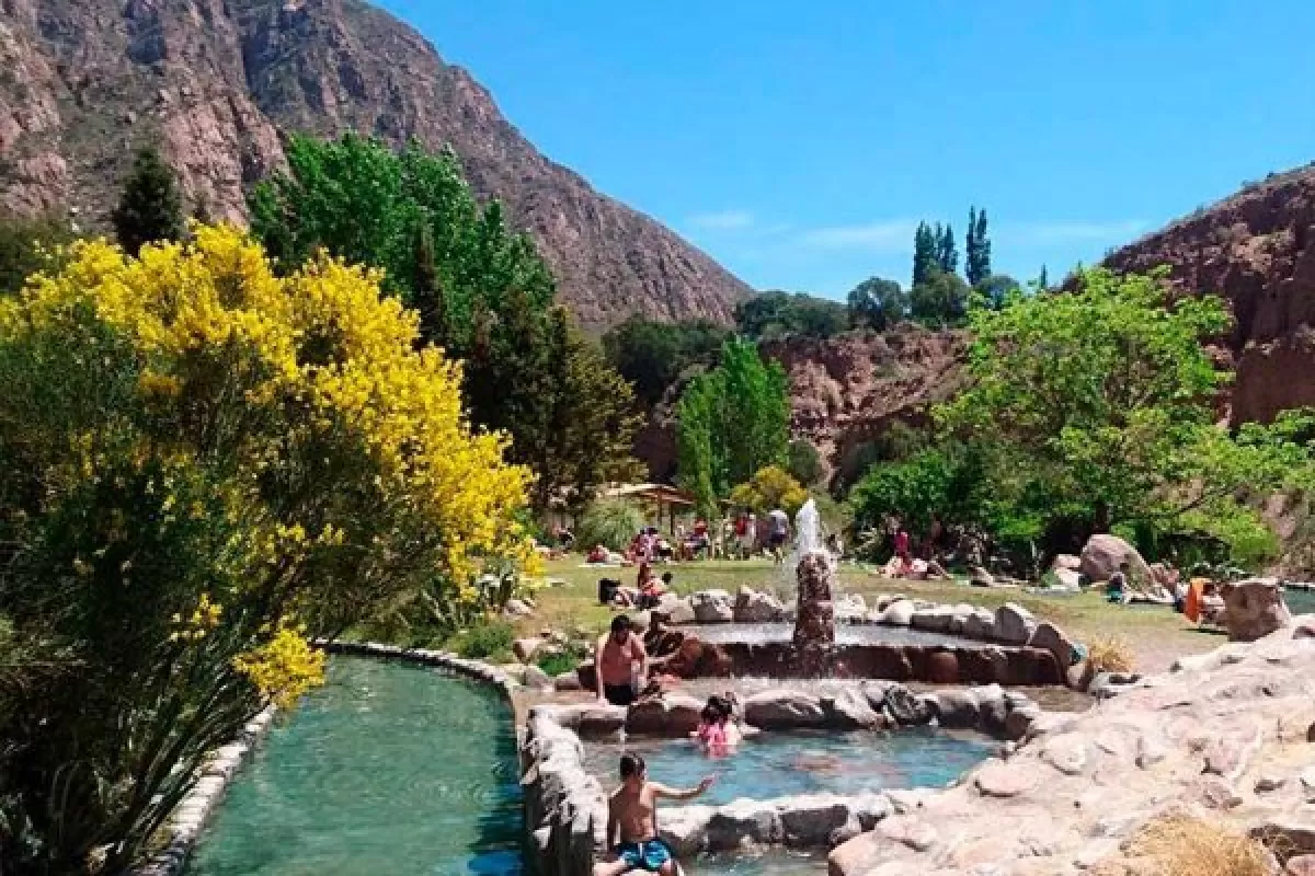 Mendoza con Termas de Cacheuta - SINGLE